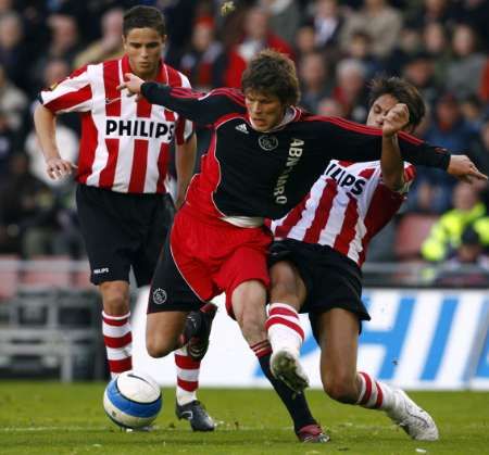 Fotbalisté PSV Eindhoven nestačili na Ajax (1:5) | Foto: Reuters