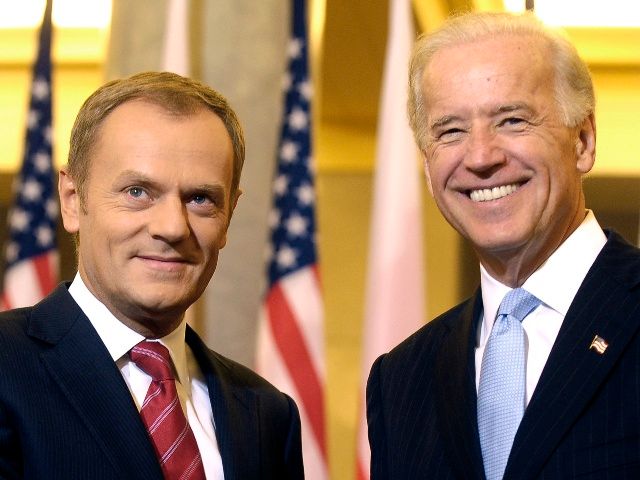 Donald Tusk a Joe Biden (vpravo) | Foto: Reuters