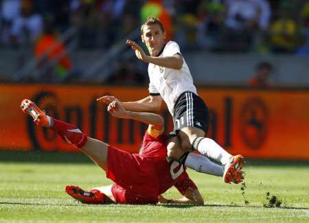 ...který svedl několik soubojů s Dejanem Stankovičem | Foto: Reuters