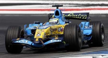 Fernando Alonso za volantem Renaultu na trati německé GP v Hockenheimu. | Foto: Reuters