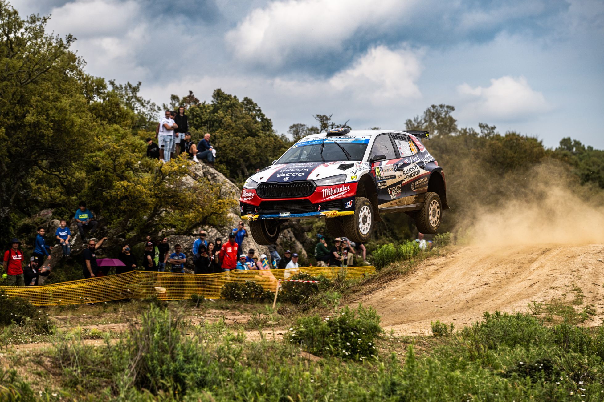 Guai velocissimi: Cais sta guidando in Sardegna a vista, Ogier è tradito dal fango sulle scarpe