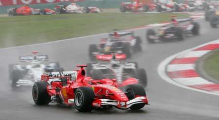 Německý pilot Ferrari Michael Schumacher po startu Velké ceny Číny formule 1. | Foto: Reuters