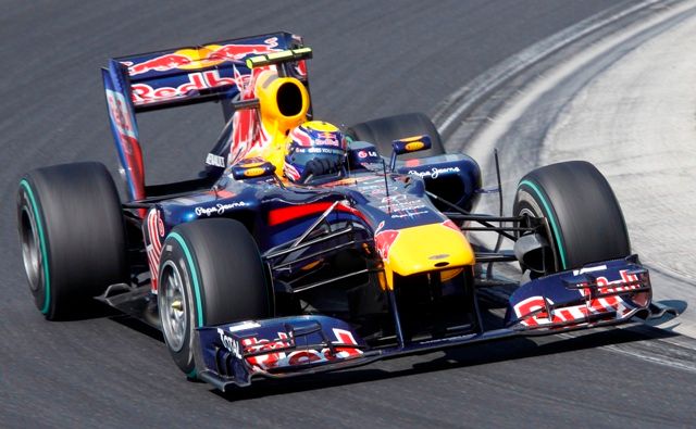 Mark Webber v čele Velké ceny Maďarska. | Foto: Reuters