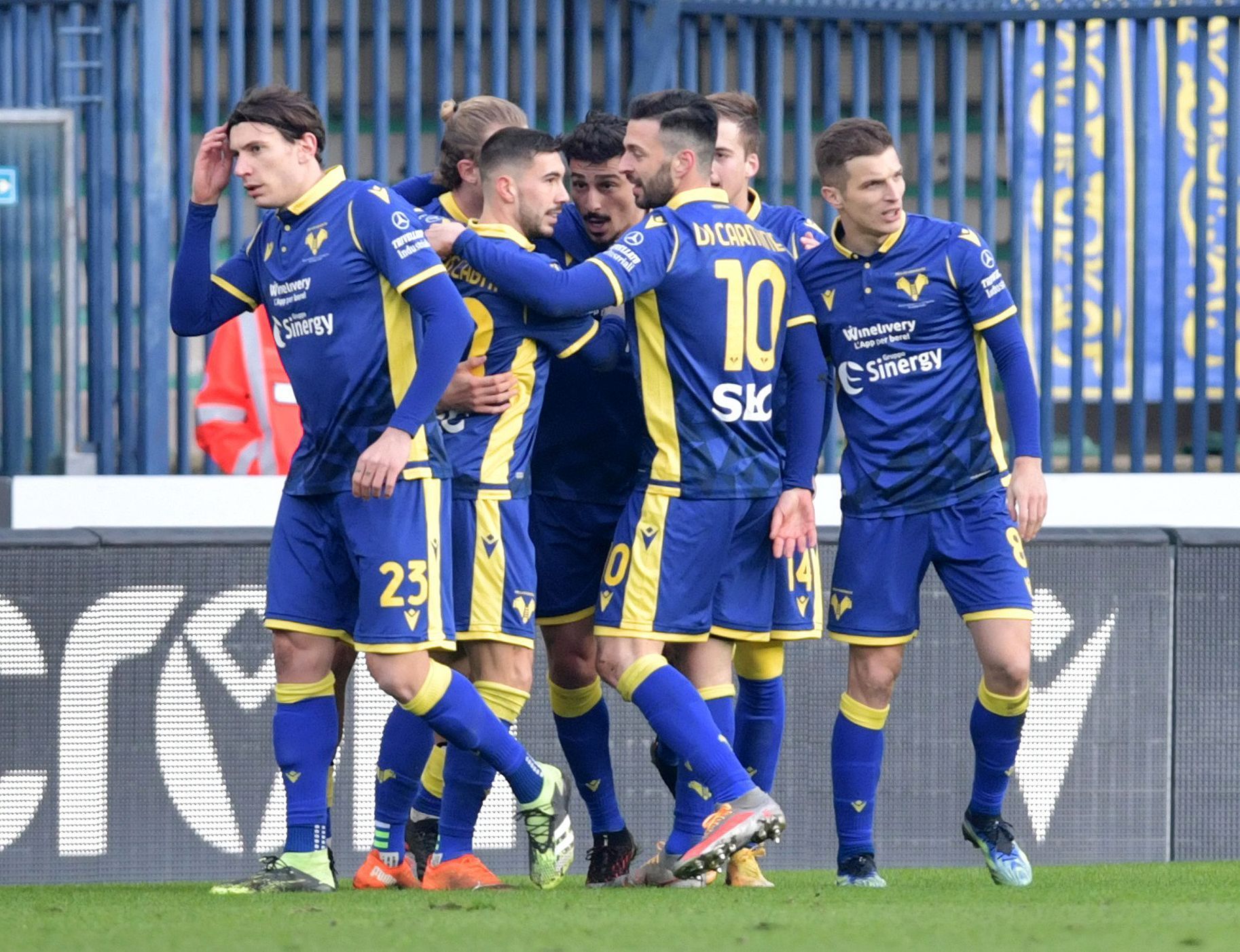 Il calciatore Bielefeld ha sorpreso in campionato tedesco con la vittoria per 2-0 a Francoforte