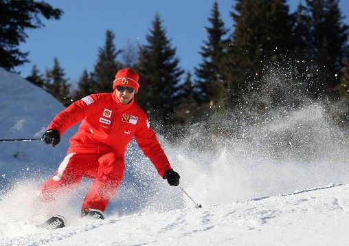 Pilot Ferrari Felipe Massa se prohání na sjezdovkách v italské Madonně Di Campiglio v rámci týmové dovolené. | Foto: Reuters