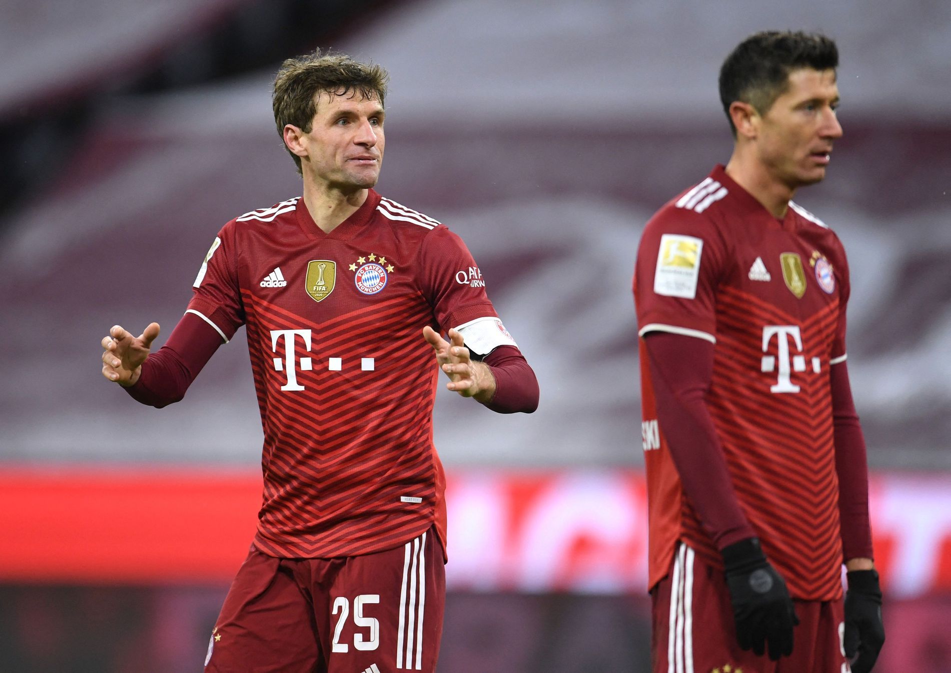 Bayern schied ohne vierzehn Spieler aus.  Der bayerische Riese wich zu Hause dem Menghengladbach