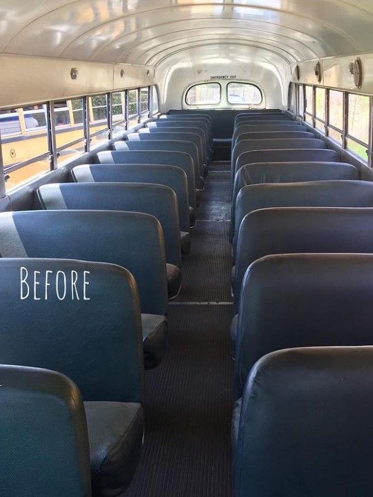 Proměna trvala páru několik let. Do školního autobusu se zamilovali před sedmi lety, a než našli na internetu ten pravý, uběhlo několik měsíců. | Foto: Aktuálně.cz/Big Sky Bus