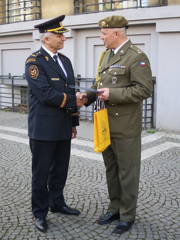 Další zastávkou bylo Krajské vojenské velitelství na náměstí Svobody. | Foto: Hasičský záchranný sbor hlavního města Prahy