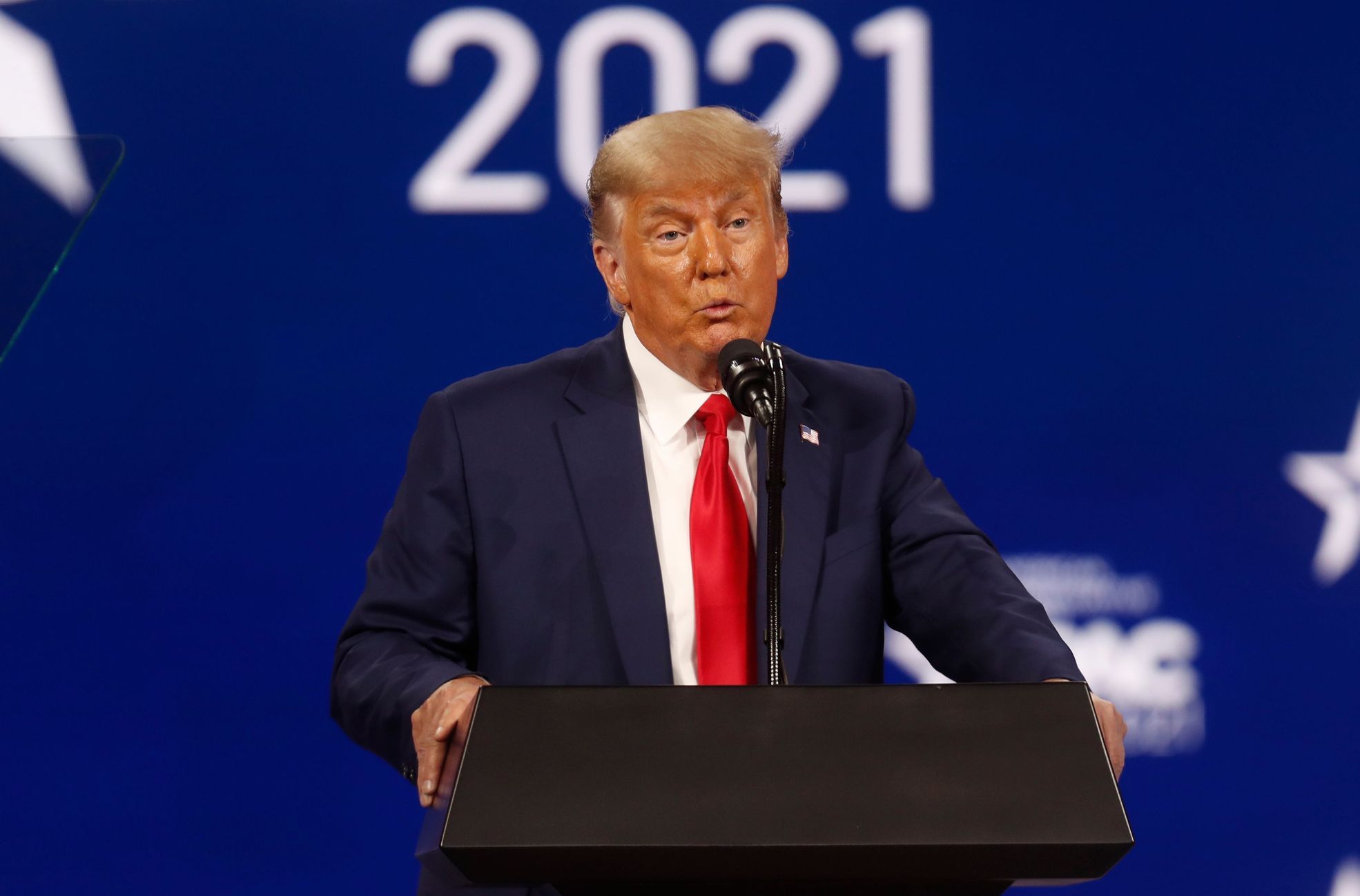 Šéfové stanice BBC rezignovali po kritice kvůli upravenému videu s projevem Trumpa