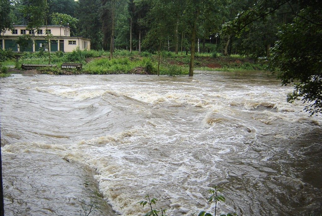 Hladiny řek v Moravskoslezském kraji po nočním dešti dál ...