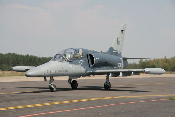 Dvoumístný cvičný letoun L 159 T1. | Foto: Aero Vodochody