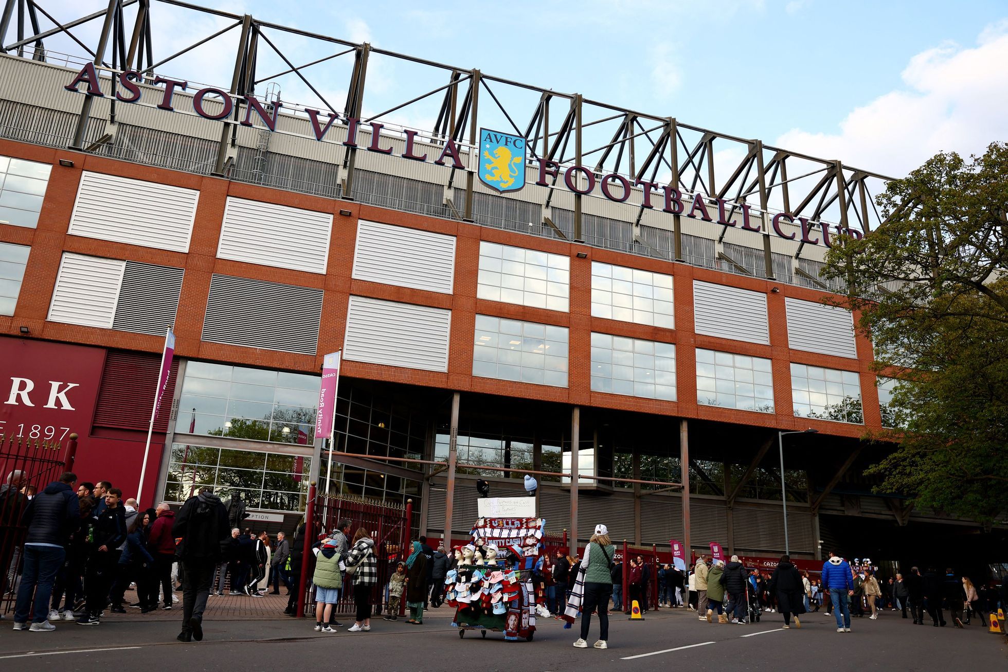 Tady Se Hraje Premier League: Historické Skvosty I Monumentální Stavby ...