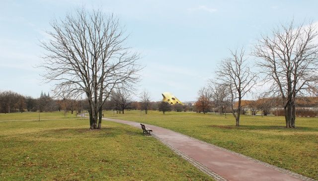 Tentýž pohled z Letenských sadů, ale v zimě, s holými stromy. | Foto: Future Systems