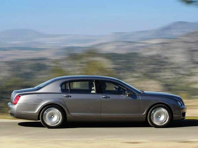 Bentley Continental Flying Spur umí jet rychlostí přes 300 kilometrů v hodině | Foto: Bentley