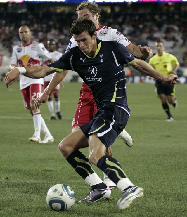 Jeden z gólů Tottenhamu vstřelil reprezentační obránce Albionu Gareth Bale. | Foto: Reuters