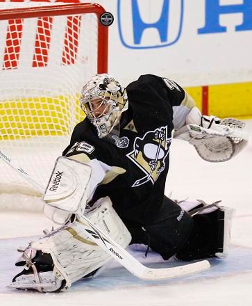 Brankář Pittsburghu Fleury v akci | Foto: Sport, Reuters