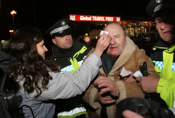 Rakušan Joachim si taky dost připíjel. Až nakonec upadl na nos. První oběť Schengenu. | Foto: Ondřej Besperát