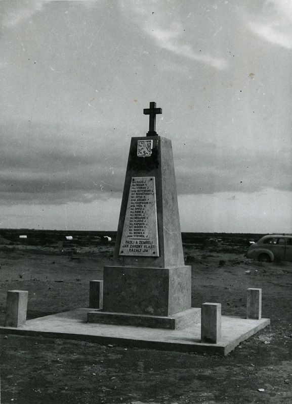 Památník na padlé spolubojovníky | Foto: Vojenský historický archiv