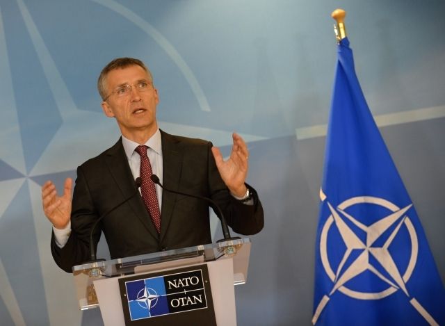 Generální tajemník NATO Jens Stoltenberg hovoří 3. března 2015 na tiskové konferenci po setkání se slovenským prezidentem Andrejem Kiskou. | Foto: ČTK