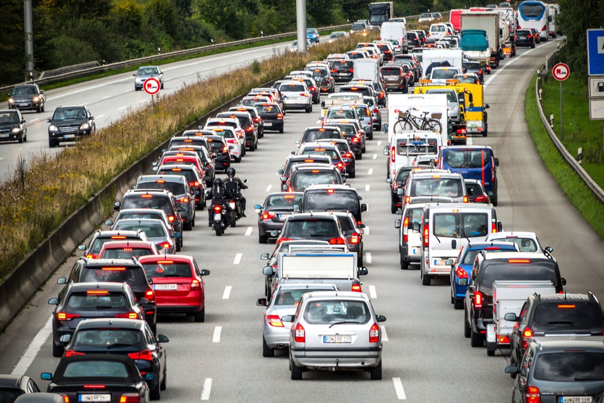 Dopravní peklo u českých hranic. V Německu budou z dálnic parkoviště, varuje autoklub