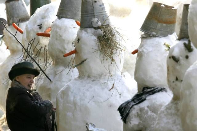 Na stavění sněhuláků to zatím není, ale meteorologové předpokládají, že na horách už brzy může být. | Foto: Reuters