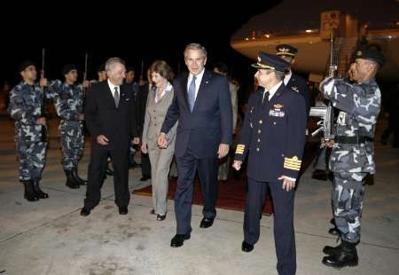 George Bush dorazil do Uruguaye, druhé zastávky na jeho cestě po zemích Latinské Ameriky | Foto: Reuters