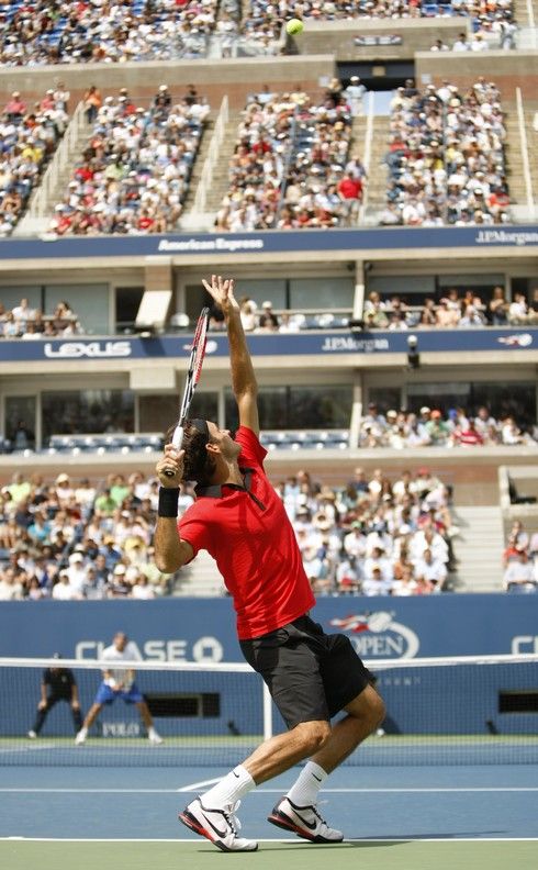 Roger Federer vykročil do US Open vítězně. Porazil ve dvou setech Američana Brittona. | Foto: Sport