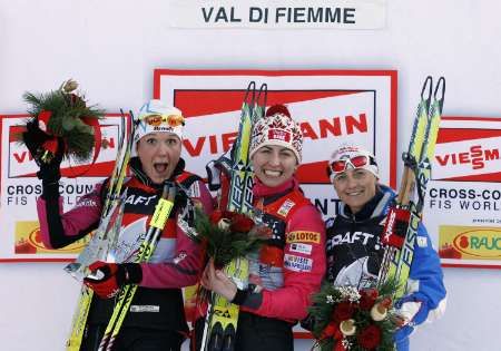 Justyna Kowalczyková se raduje z výhry na Tour de Ski | Foto: Reuters