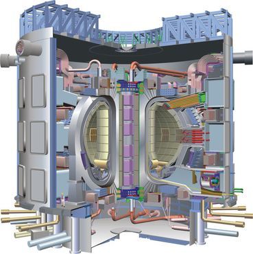 Mezinárodní experimentální reaktor ITER, budovaný ve Francii, má prokázat, jestli je možné získávat na Zemi energii z vodíku stejně, jako se do děje ve Slunci. | Foto: ITER