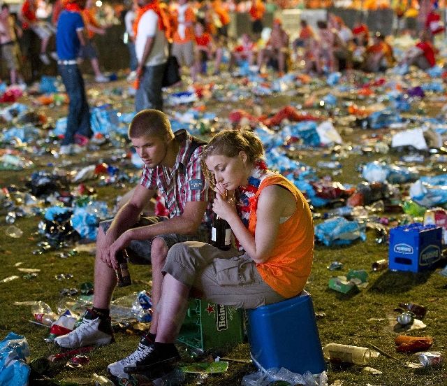 Naopak v hlavním městě Nizozemí, Amsterdamu, bylo pochopitelně smutnou. | Foto: Reuters