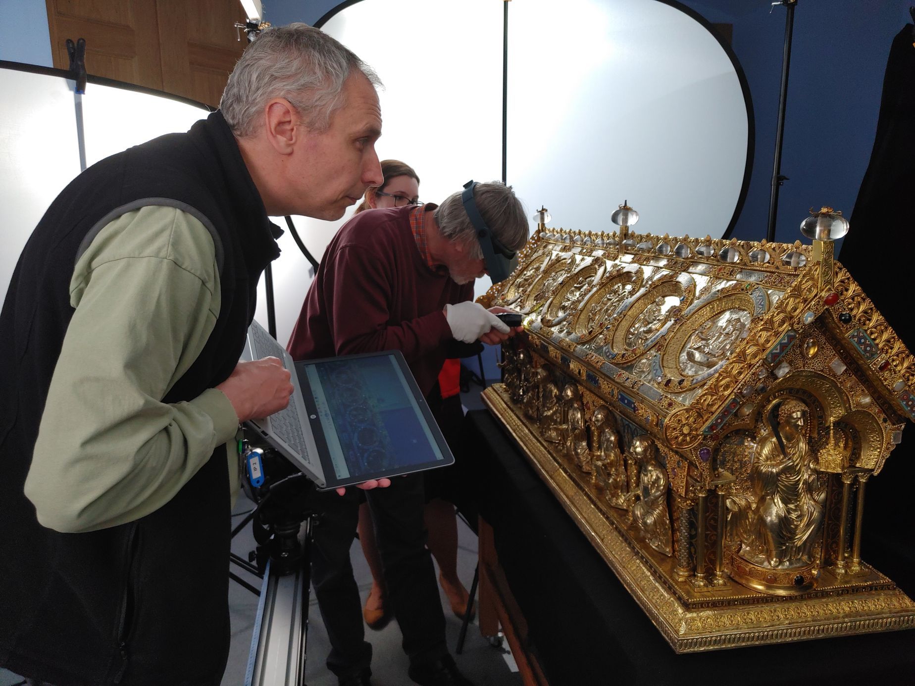 Vědci rozebrali naši druhou nejvzácnější památku. Maurův relikviář virtuálně