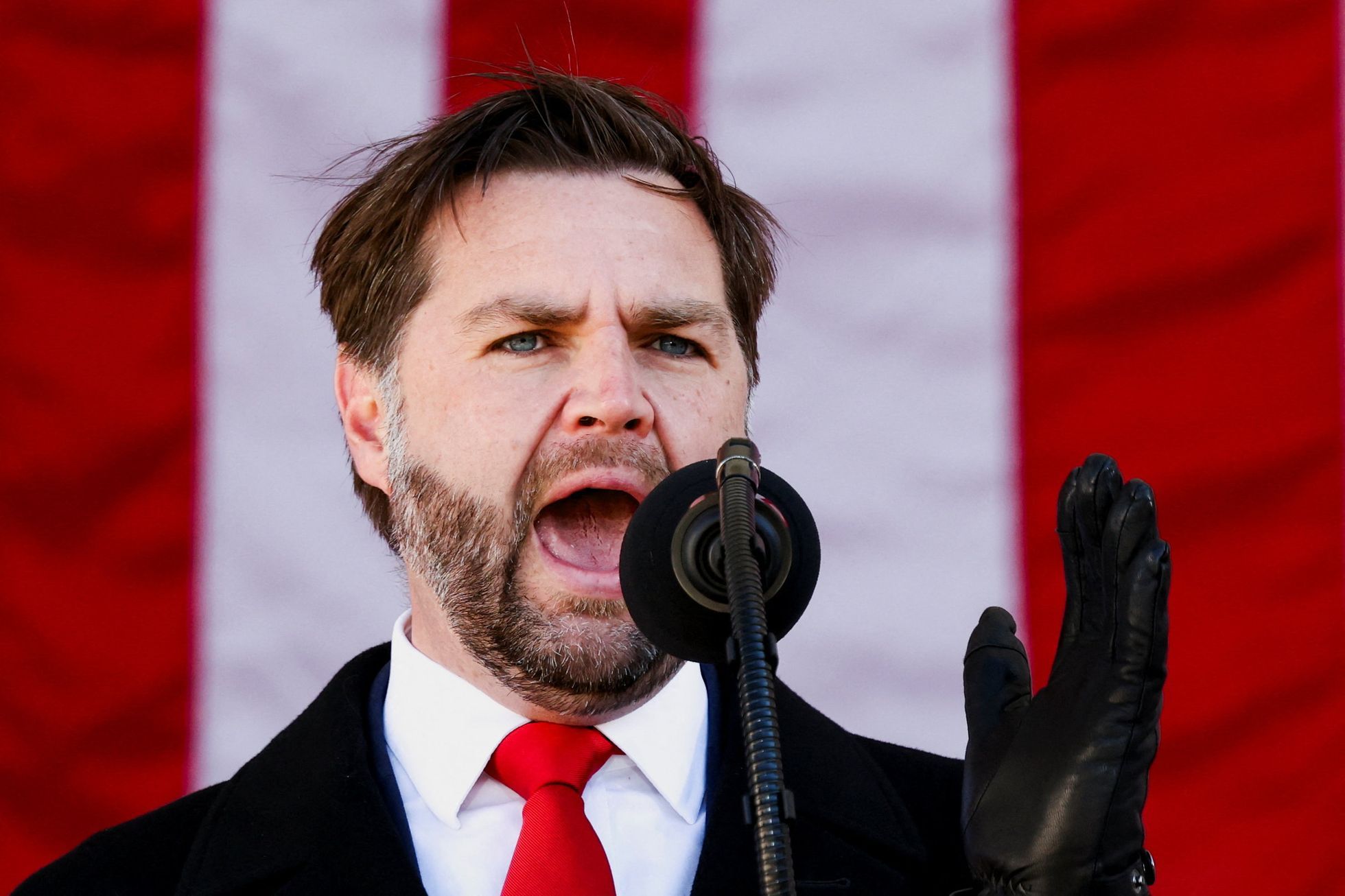 Vance hájí mírový plán: Ukrajina nemá šanci zvítězit, cílem je zachovat suverenitu