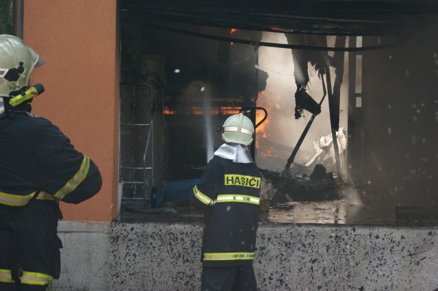 Požář šicí dílny v Lubenci | Foto: HZS Ústeckého kraje