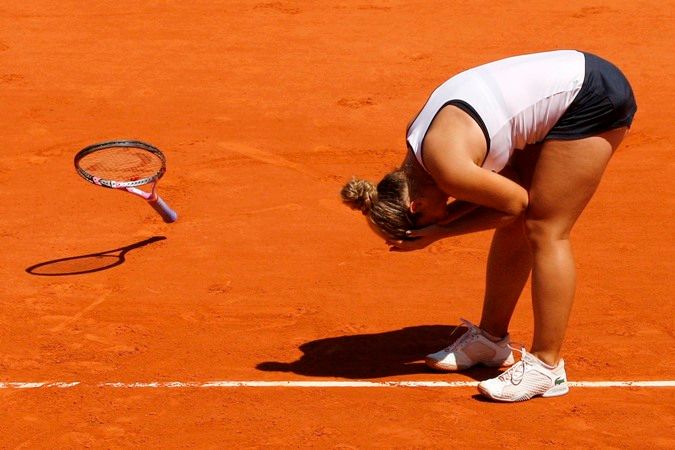 Dominika Cibulková se raduje s překvapivé výhry nad Agnes Szavayovou. | Foto: Václav Rojík