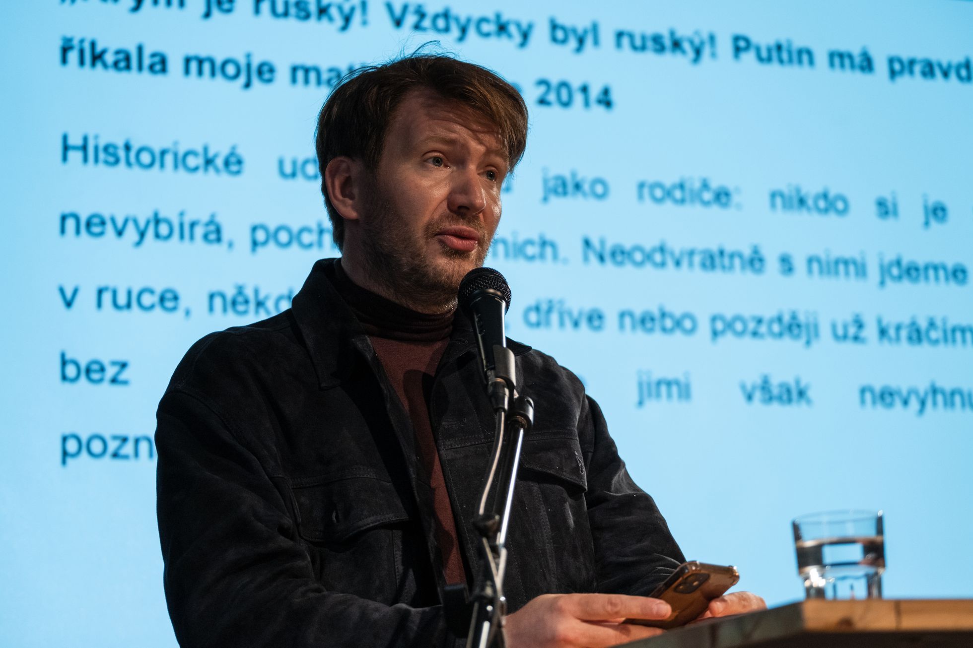 report-aby-nepsali-jen-ti-s-kachn-mi-aludky-sjezd-spisovatel-byl
