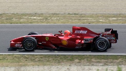 Michael Schumacher v kokpitu monopostu F2007 na trati v Mugellu | Foto: Sport