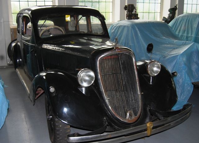 Škoda Superb z roku 1939. Je ale kompletní a pojízdná a také bude tvořit jeden z exponátů v Paříži. | Foto: Radek Pecák