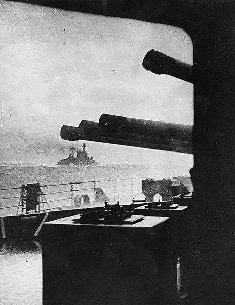 Toto je poslední zachovaná fotografie HMS Hood. Byla pořízena 24. května z paluby HMS Prince of Wales. | Foto: IWM / Public domain