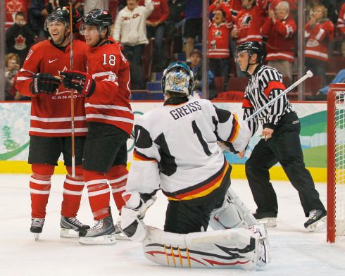 Mike Richards se raduje z gólu | Foto: Reuters