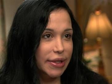 Nadya Suleman, třiatřicetiletá žena, která 26. ledna porodila osmerčata. Doma na ni čeká dalších šest dětí ve věku dva až sedm roků. | Foto: Reuters