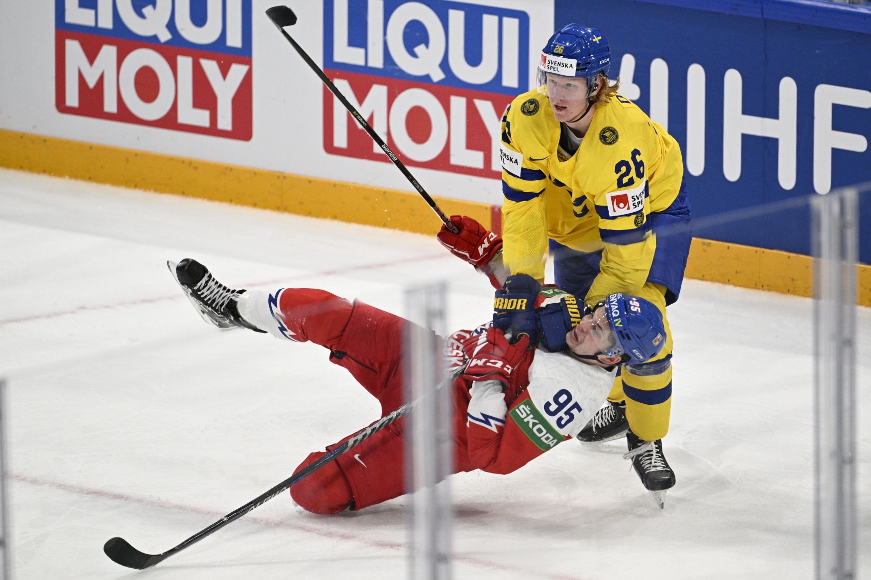 Comment: A light game, the torture of NHL reinforcements.  The Czechs pulled out of what was working