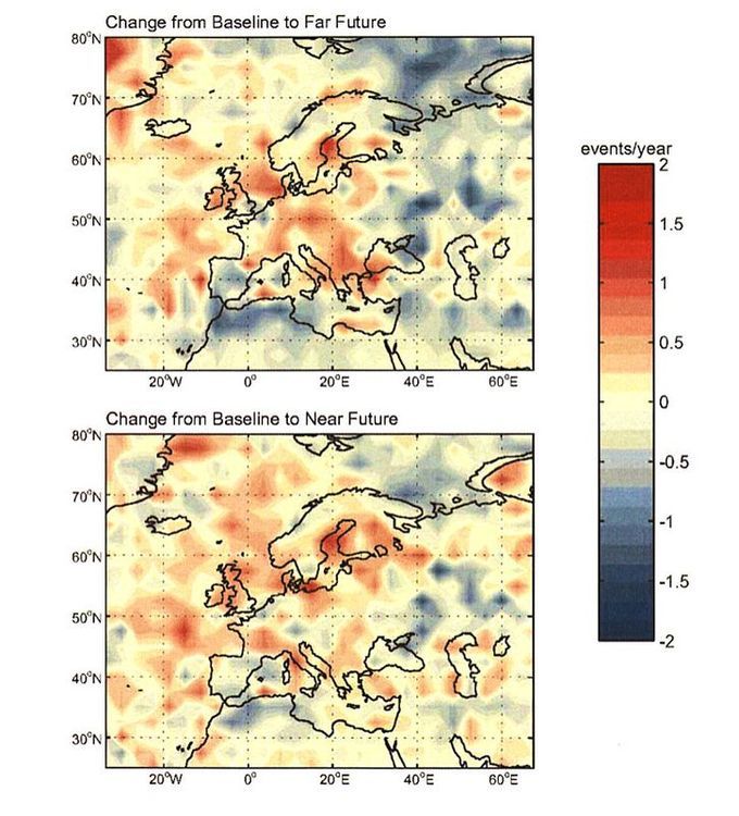 Výskyt dešťů trvajících pět nebo více dnů. Horní obrázek zachycuje předpokládanou vzdálenější budoucnot, období 2070 až 2099, dolní opbrázek bližší budoucnost, období 2010 až 2039. Zatímco třeba ve Španělsku se čeká úbytek takto dlouhých dešťů, ve střední Evropě jich přibude. | Foto: Noah's Ark