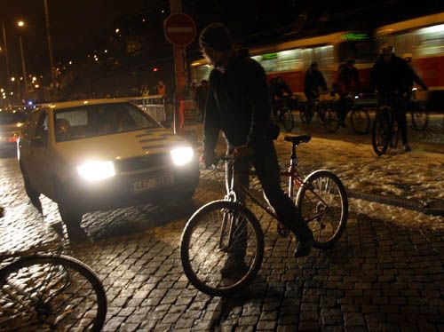 Při takovém počtu cyklistů je snadné získat si respekt motoristů. Samotný cyklista to ale v ulicích snadné nemá. | Foto: Ondřej Besperát, Aktuálně.cz