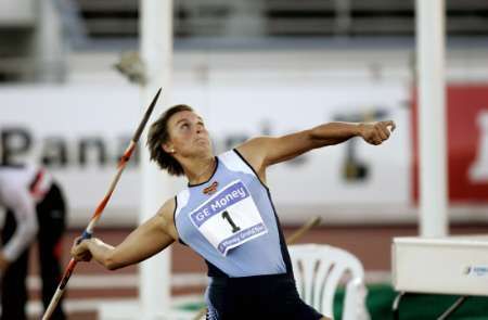 Barbora Špotáková při rekordním pokusu na mítinku v Helsinkách. | Foto: Reuters