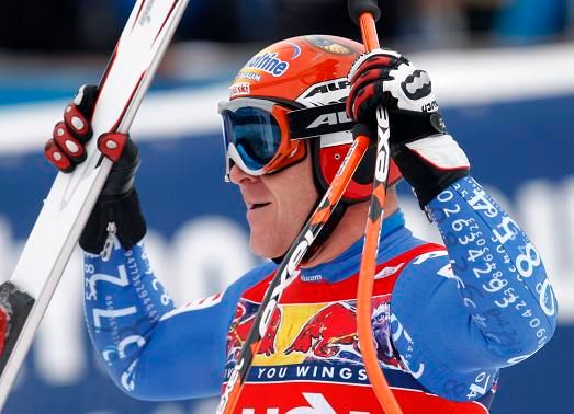 Didier Cuche se raduje z vítězství na Hahnenkammu | Foto: Reuters