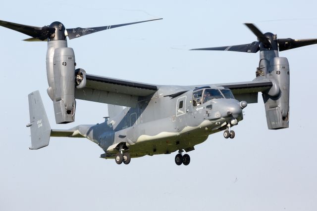 Americký konvertoplán CV-22B Osprey 19. září přistál na letišti v Mošnově na Novojičínsku. Letoun kombinuje vlastnosti vrtulníku a dopravního letadla. | Foto: ČTK