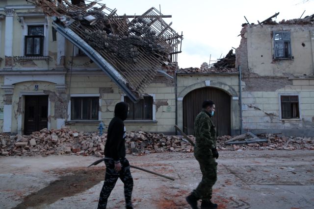 V obou městech utrpěly škody stovky budov. | Foto: ČTK