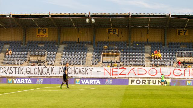 Protest fanoušků Opavy při zápase s pražskou Slavií | Foto: ČTK