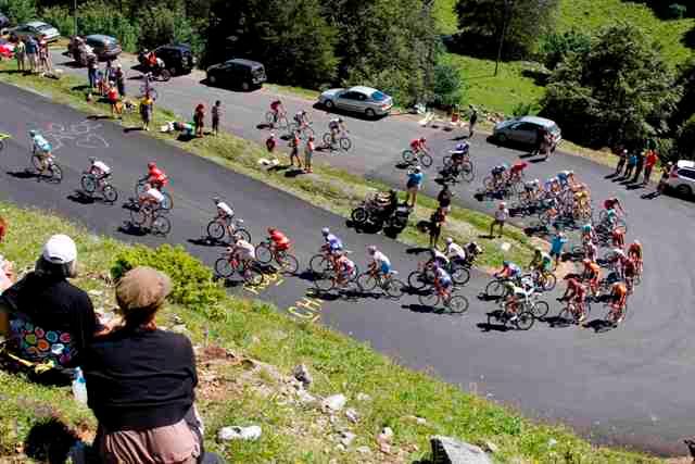 Stoupání na Tour de France | Foto: Reuters