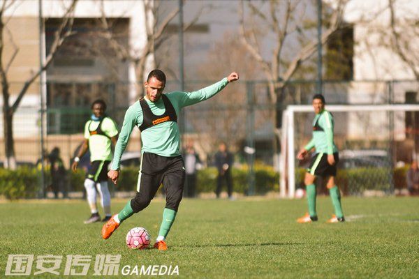 Renato Augusto sice přišel minulý rok do Pekingu Guoan za šest milionů liber z brazilského Corinthians. Ale osmadvacetiletý defenzivní záložník působil také v Evropě. Konkrétně v německém Leverkusenu odehrál více než sto soutěžních zápasů. | Foto: www.twitter.com